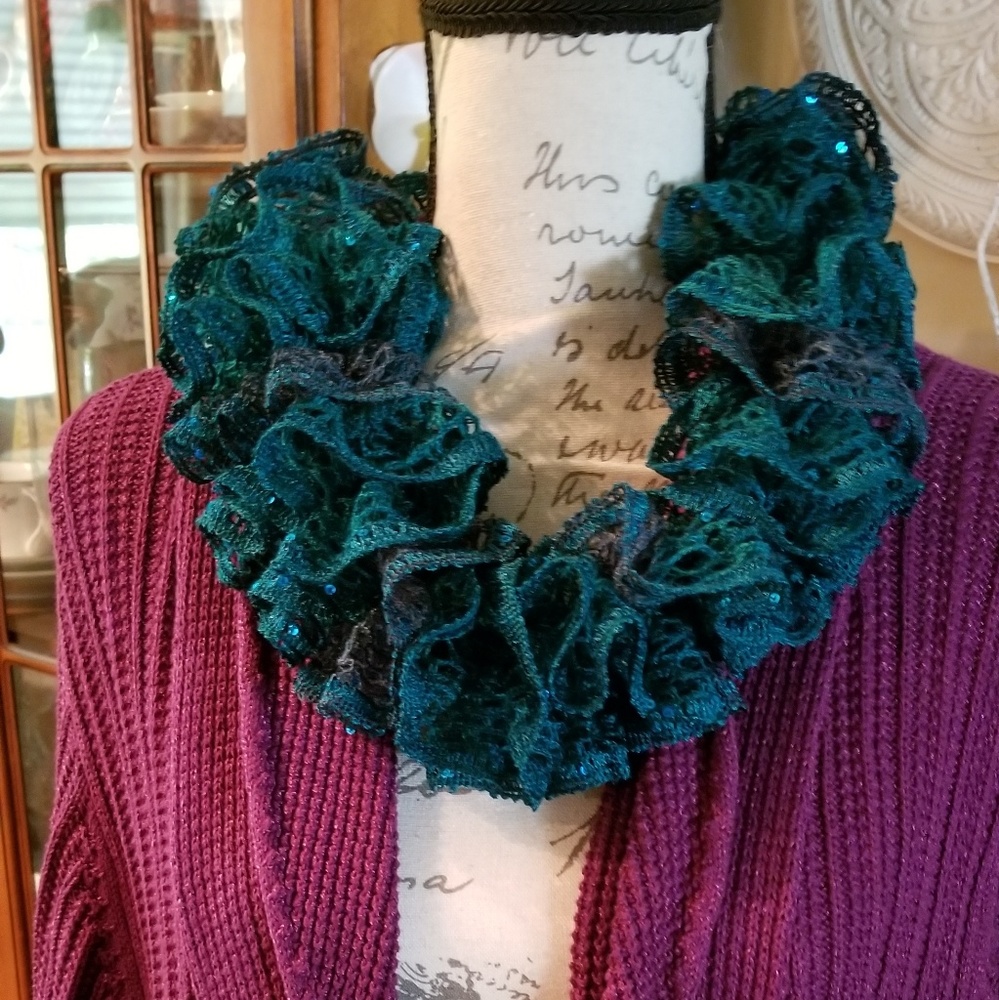 HANDMADE Acrylic Ruffle scarf - Picture 3 of 3